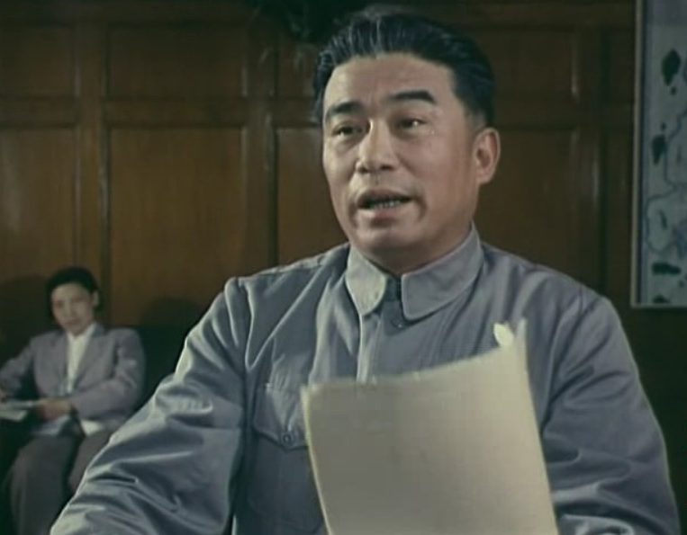 的职务,他对这部电影的创作给予了极大的支持,不仅在片中饰演李老栓