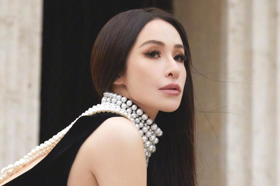 萧亚轩被威胁,发文求助歌迷,矛头指向蔡依林粉丝,被质疑炒作_腾讯新闻