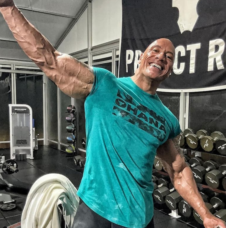 综合对比之下,他得出结论,50岁的巨石强森目前状态根本就是不合理的