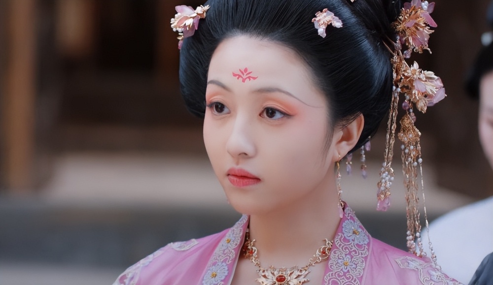 《花琉璃轶闻》刘一含:与赵丽颖同龄,36给25演妈,9年无古装剧_腾讯