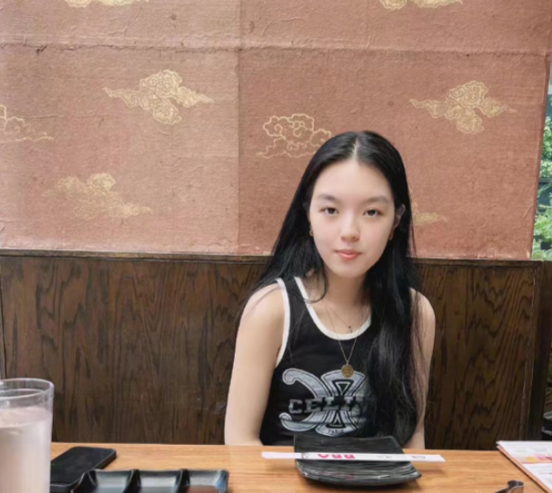 法图麦遵循父亲李咏遗愿回国发展,签约经纪公司,以演员身份出道插图6