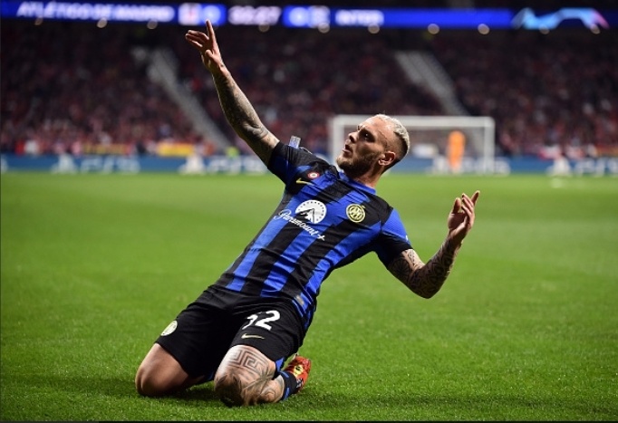 首发门将小因扎吉选择了索默,帕瓦尔,德弗里和巴斯托尼组成了三后卫