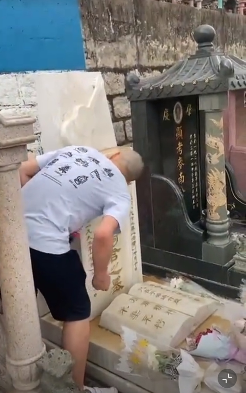 黄家驹墓碑被破坏后续!黄家强发表奇葩言论,香港网友:活该一辈子不红