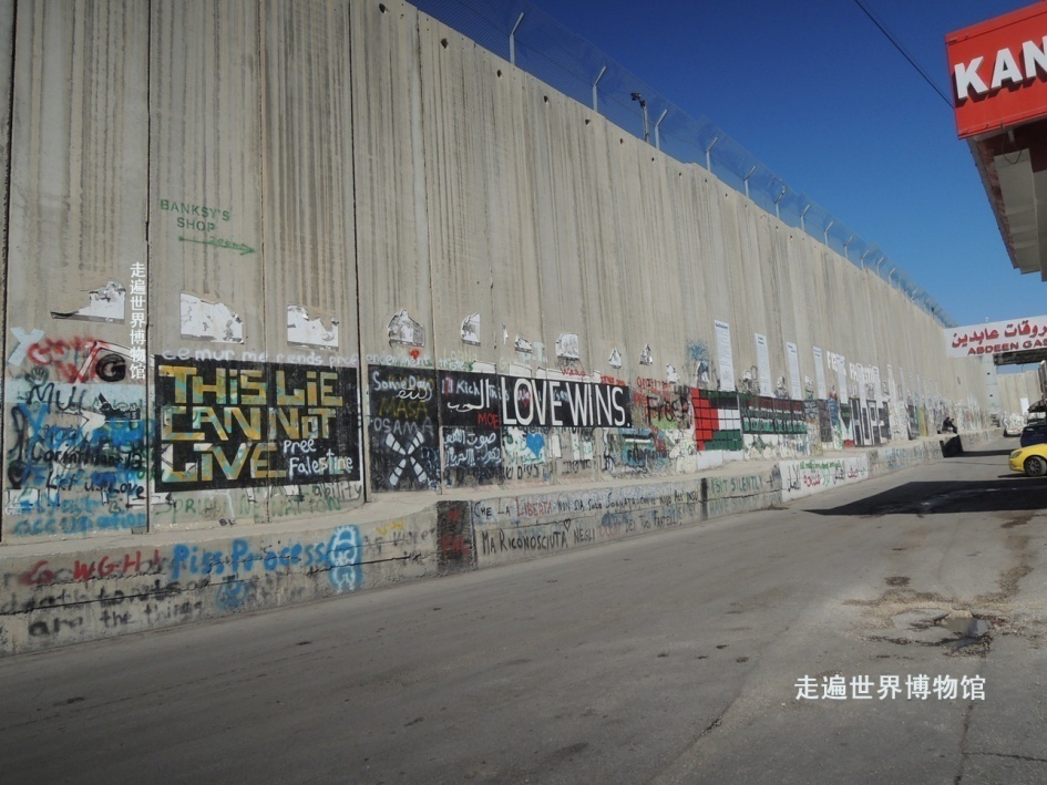 一个中国人在巴以隔离墙上写下这几个字_腾讯新闻