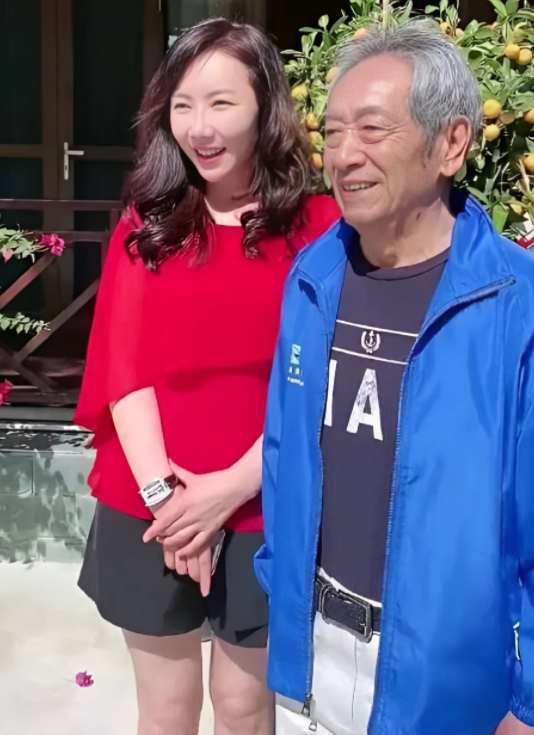 国家一级演员王奎荣:40岁学表演,68岁娶31岁娇妻,70岁老来得女_腾讯