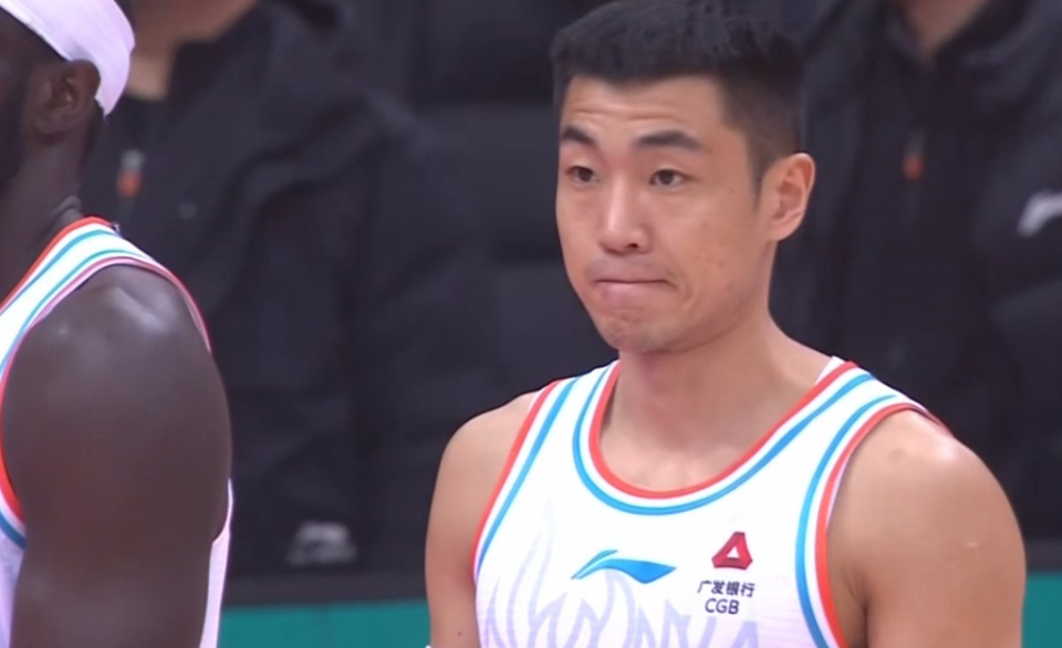 仅剩13场艰难赛程山东男篮不找新外援季后赛无望高诗岩获益