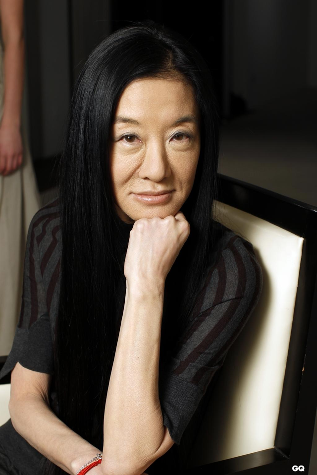 “婚纱女王”王薇薇卖掉年销7亿的Vera Wang，75岁不变叛逆本色_腾讯新闻