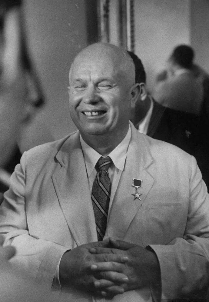 赫鲁晓夫执掌乌克兰时,因何得罪斯大林?后又如何获得最高权力?