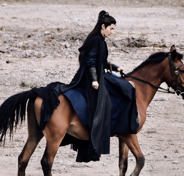 邓为云秀行异域路透好邪魅李一桐男装有点飒男主人气高