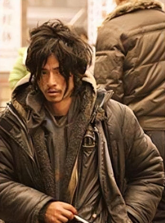 "最帅乞丐"程国荣:因流落街头而一夜走红,他的经历令人唏嘘