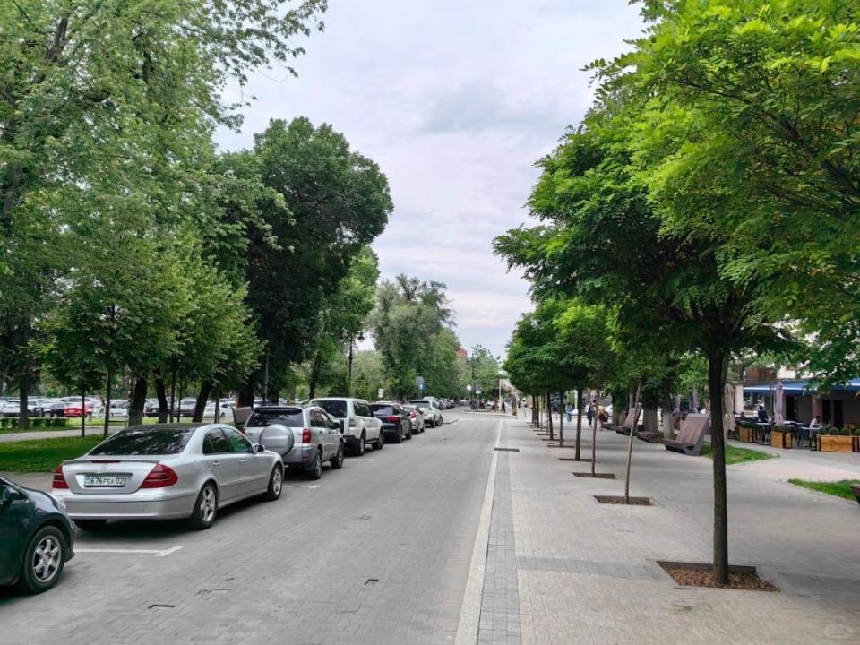 阿拉木图市区街景本次中亚行程主要走三个城市,哈萨克斯坦-阿拉木图