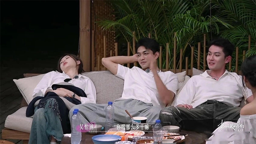 刘佳仪拒绝陆彦廷，他却喝到耳根通红：这种让人窒息的深情是多少女孩的噩梦_腾讯新闻