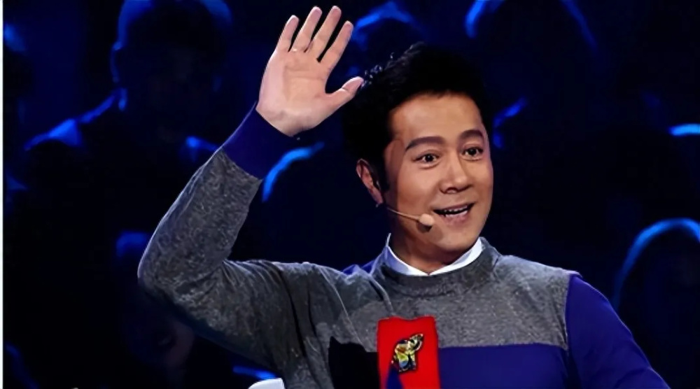 蔡国庆55岁生日众星祝贺,儿子送上手工制作,父子3人共用一张脸_腾讯