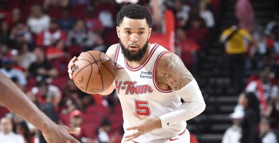 他肯定会选择跳出合同尝试追逐一份大合同,不过兰德尔这名球员大家