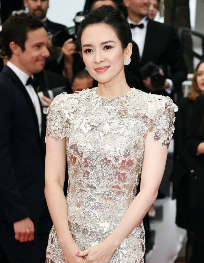 章子怡将参加戛纳红毯?《酱园弄》入围单元,网友:穿这套吧_腾讯新闻