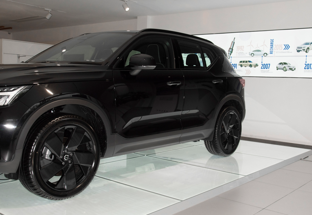 沃尔沃xc40"极夜黑",32.08万太过自信,b4动力配四驱