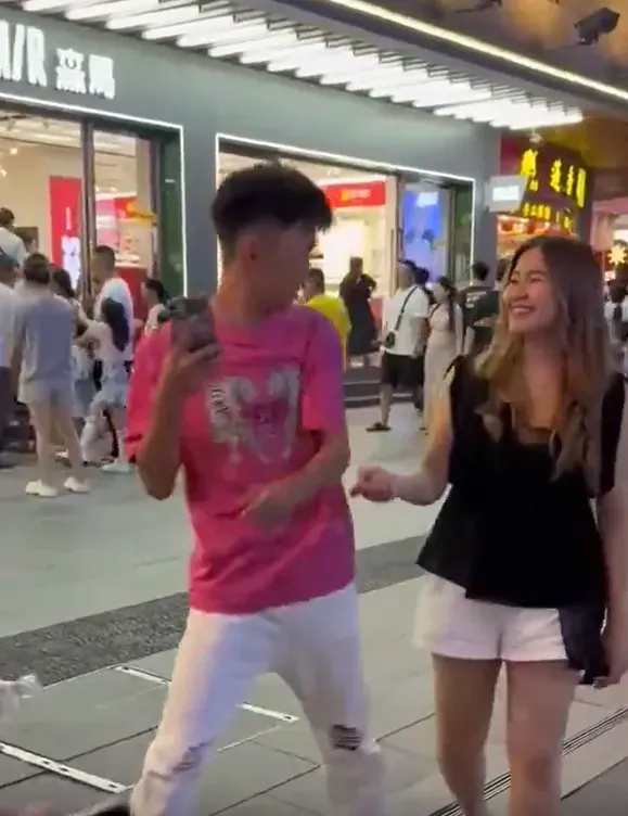 华晨宇清静精英舞台