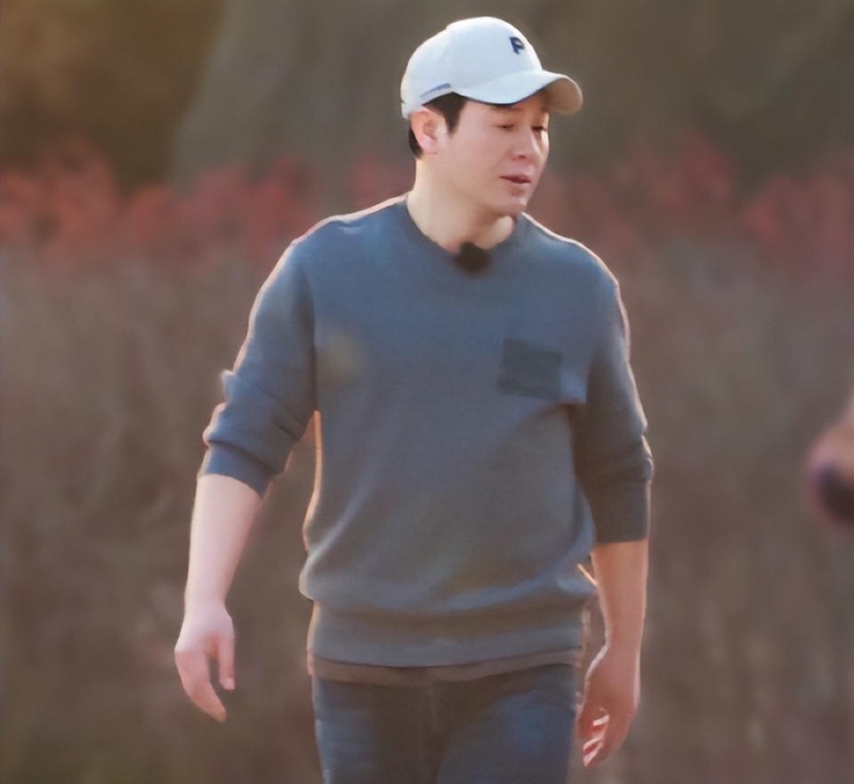 张颂文新综开拍,大肚子明显,爱徒马嘉祺在侧,3位好友同行_腾讯新闻