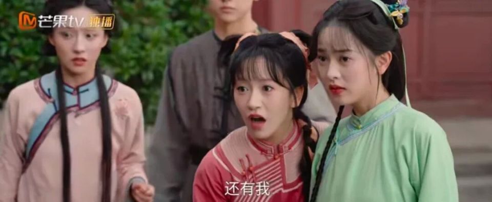 新剧《还珠》迎来剧情大反转，女主的真实身份竟然是金锁！乾隆下令全城通缉小燕子和紫薇，男女主结伴去往济南，悬赏100两寻找金锁_腾讯新闻