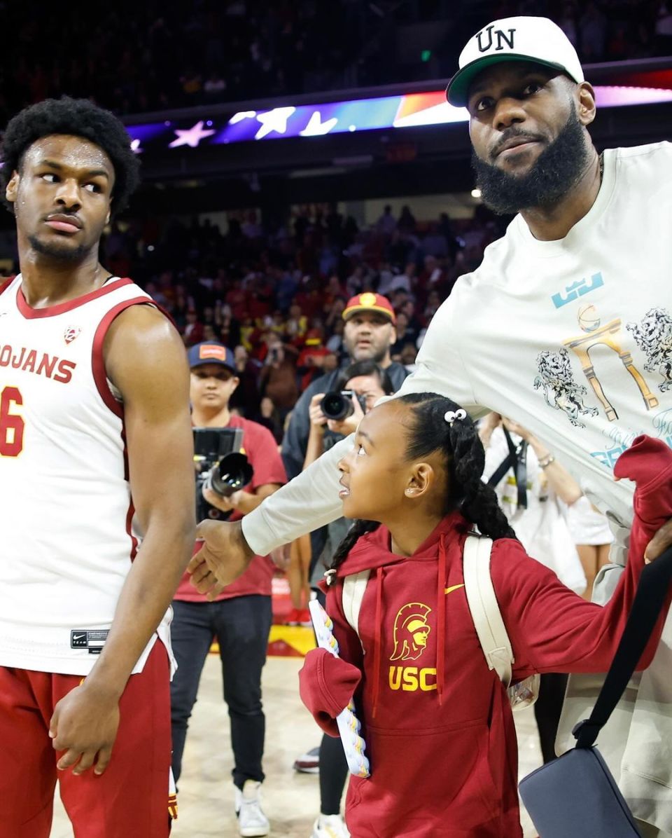 布朗尼首秀后詹皇自曝心情:直言无比激动 盛赞儿子已赢得终极冠军