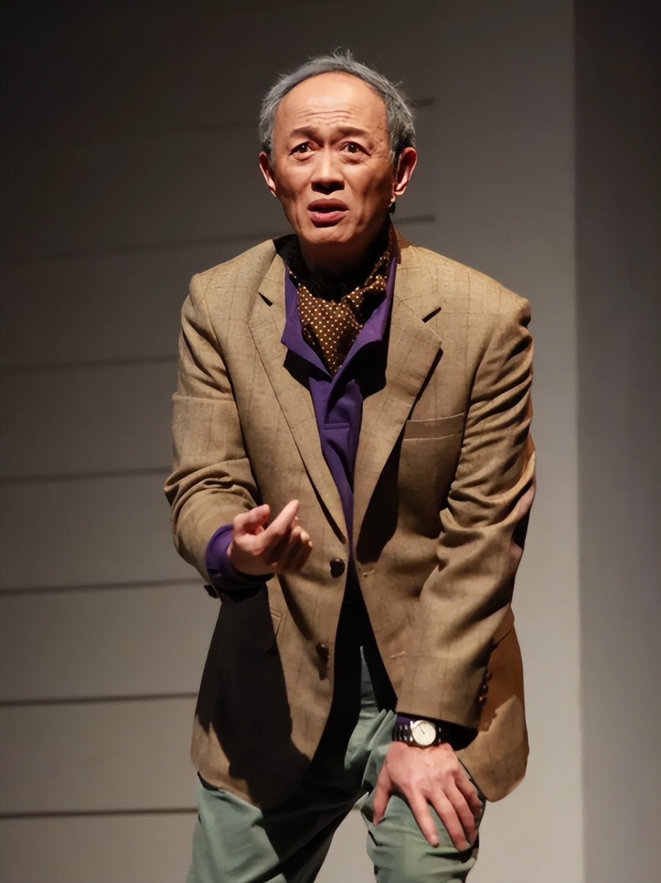 60岁金士杰喜提龙凤胎，曾坚决不婚，如今怕自己陪孩子走得不够远_腾讯新闻