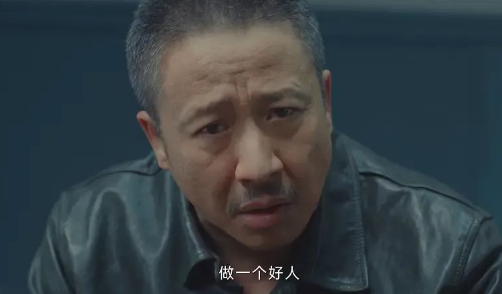 频频出现的经典台词.反派的抽烟镜头.纪念的红毛衣.