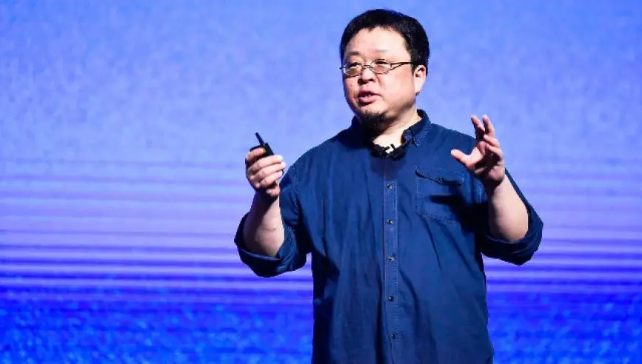 罗永浩连发18条微博辟谣“交个朋友销售‘病死鱼’” 涉事网友：不怕被起诉