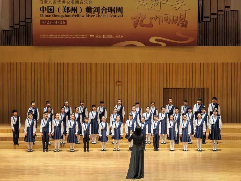 青年指挥家易丹：一个合唱团如何撬动整个四川的童声梦想？｜封面专访_腾讯新闻