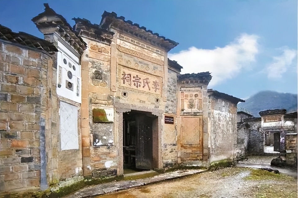 福建客家第一宗祠暴雨后坍塌,将近200年都没事,现在怎么塌了?