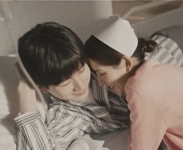 同样演奶糖吻烂梗成毅丁禹兮对比差距一目了然