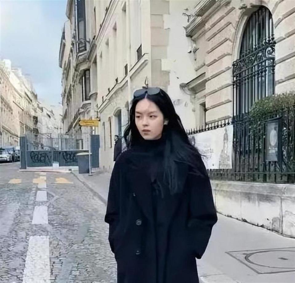 李咏也没想到,自己离世8年后,23岁的女儿就走上一条不归路