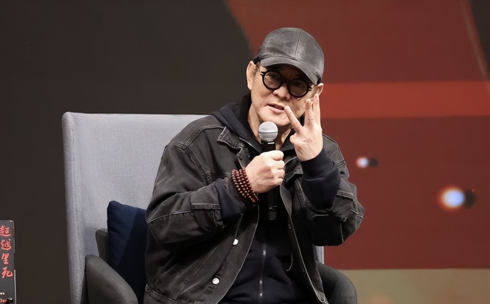 62岁李连杰携女儿台湾讲座 公开回应“换心脏换血真相”