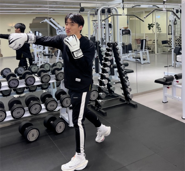 大舅子宣布加入gen团队,冷少不打算复出?