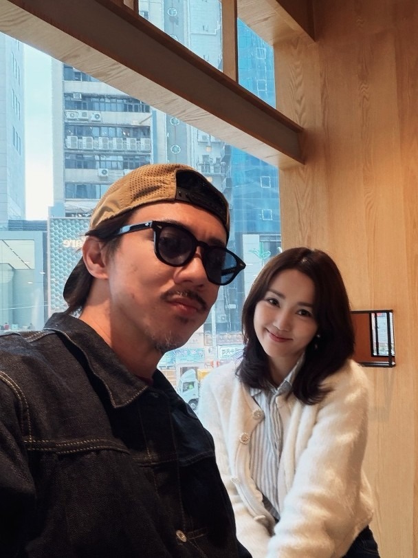 搞笑港星和妻子雙雙患抑鬱症，曾想過自殺，吐槽藥費太貴病不起 - 