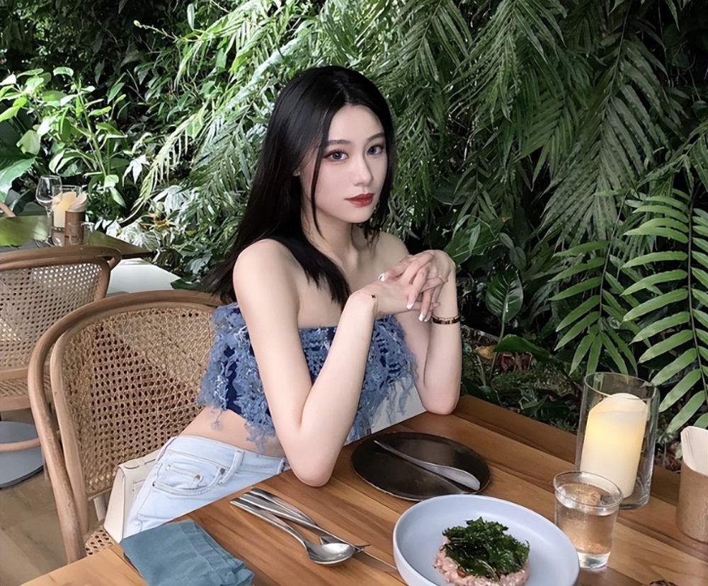 社交平台上,范斯晶十分活跃,不仅喜欢分享照片,还经常展示自己独特的