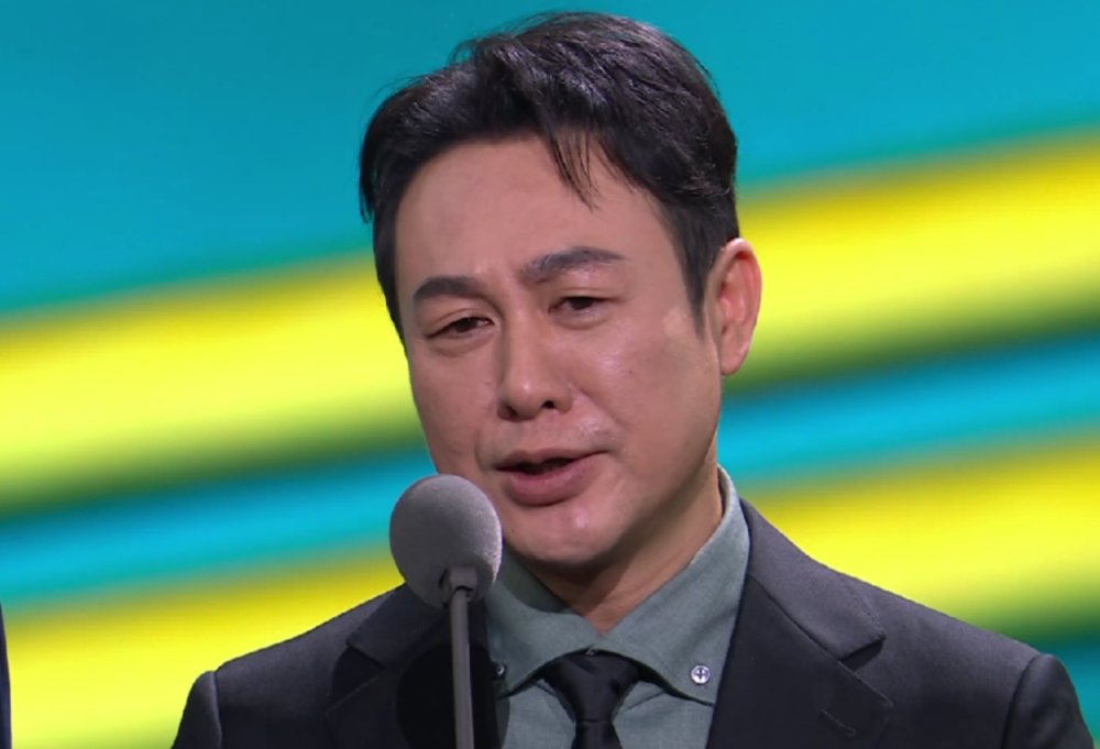 雷佳音获奖和于和伟"贴贴",郭京飞激动欢呼先恭喜雷