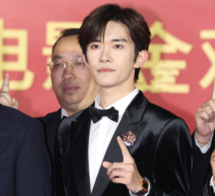 金雞獎被嘲太水！名單偷跑張藝謀遭質疑，易烊千璽宋佳正拍他電影 - 