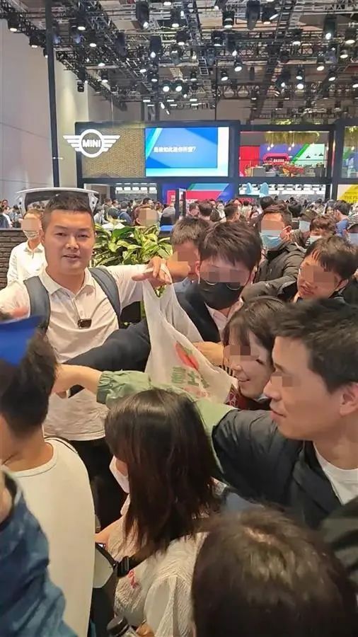 一根冰激凌损失160多亿，宝马MINI的迷之操作，半个董事会白来了（BMW mini 股票）