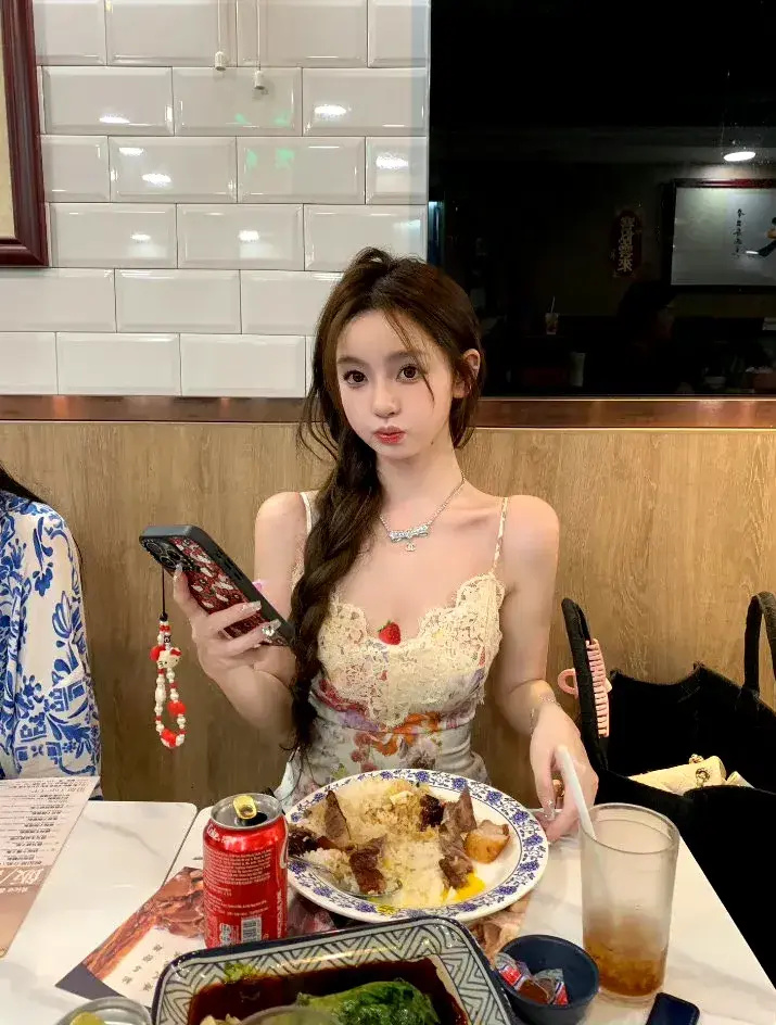 愛奇藝：天天開獎澳門天天開獎歷史記錄今晚資料黃一鳴徹底輸了！利用女兒撈金慘遭舉報，新女友卻入住王思聰豪宅
