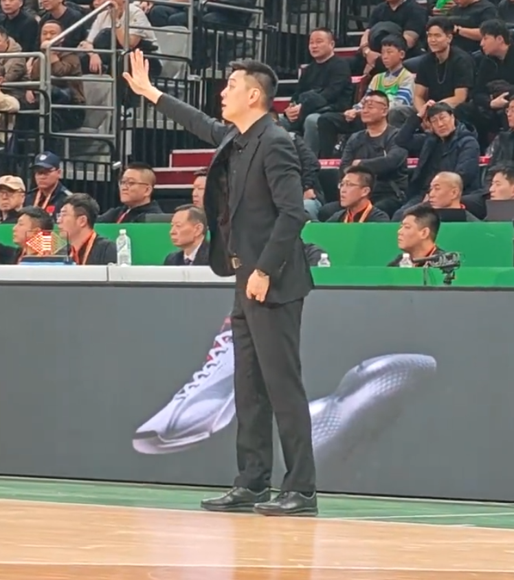 威爾斯26+4獻關鍵罰球！遼寧險勝寧波避連敗 付豪16+10馬丁14分 - 