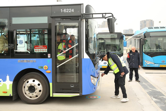 亮出驾驶真功夫杭州公交司机大比武