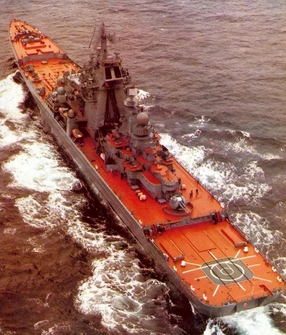 俄军战舰涂迷彩!疑被乌军打懵,这种淘汰几十年的手段能糊弄谁?