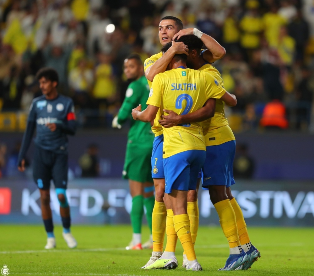 惊艳吊射世界波 48球平哈兰德凯恩加冕射手王 刷爆8纪录