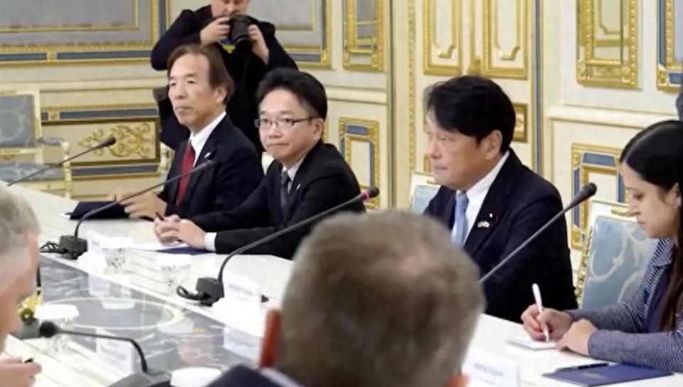 日本前防卫大臣访基辅，为何执意买乌克兰战