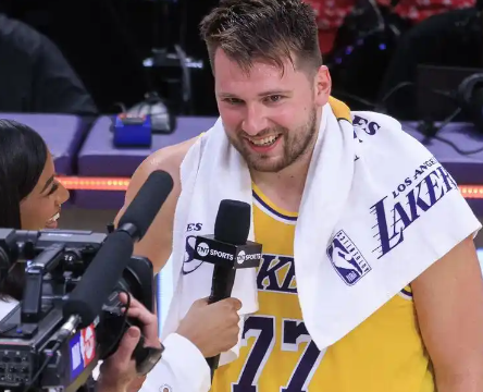 Lowe評價東契奇今日表現：我一直都很同情達拉斯球迷 - 