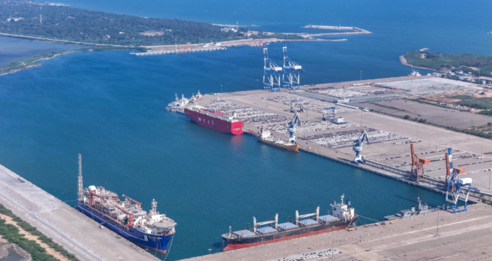 亏损太严重,中国被迫甩掉包袱,让斯里兰卡把机场管理_