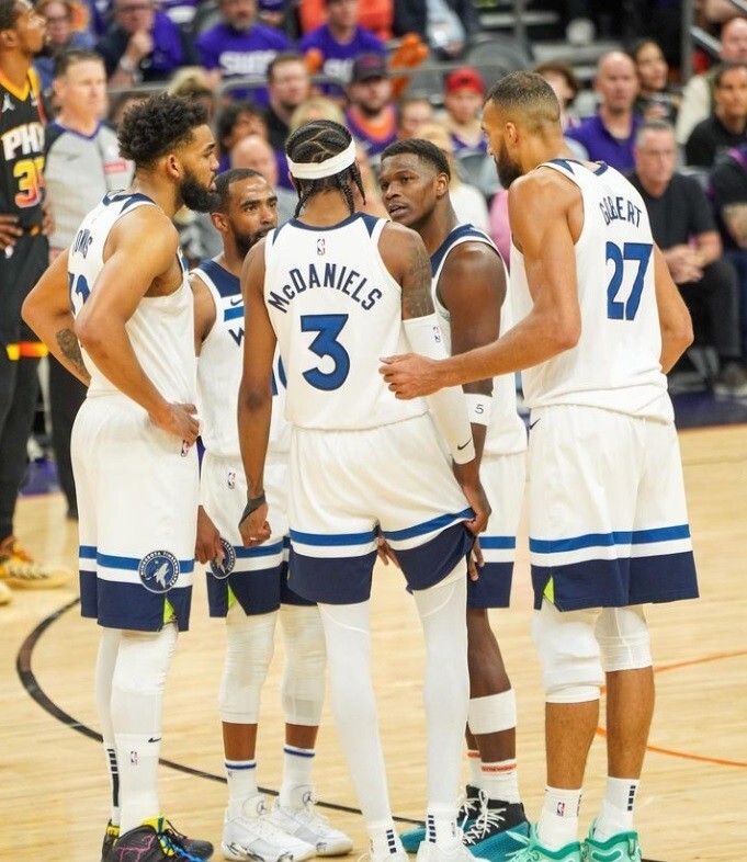 他是顺应时代潮流的魔球化全能得分手,像米切尔,福克斯,莫兰特这种