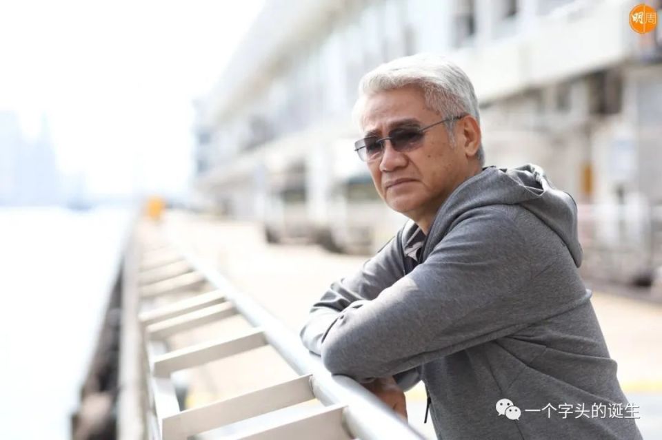 "韩宾"尹扬明现身新剧杀青宴,头发花白想拍一部自传片