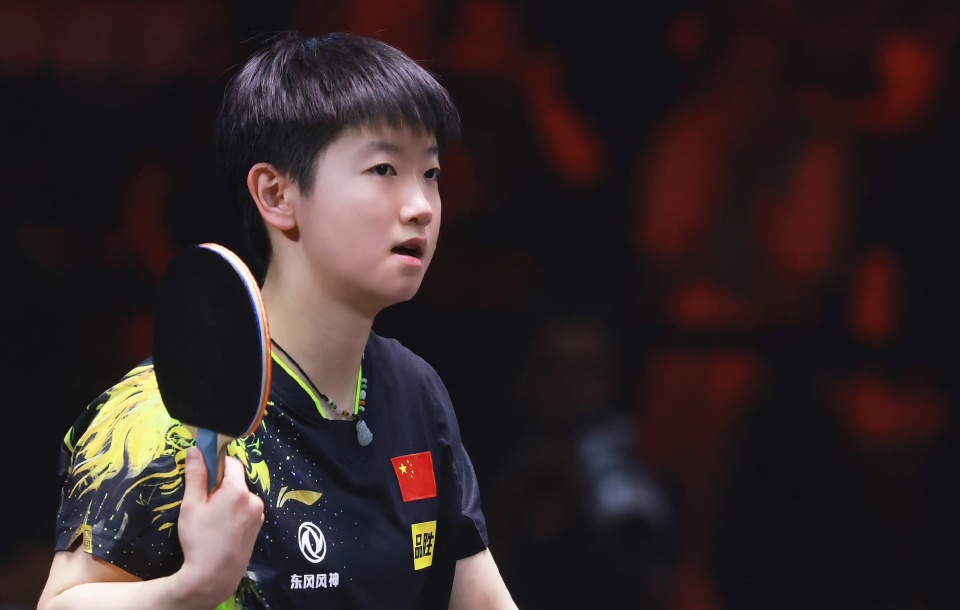 孙颖莎彰显世界第一强大实力,横扫对手无压力,马琳轻松指挥比赛