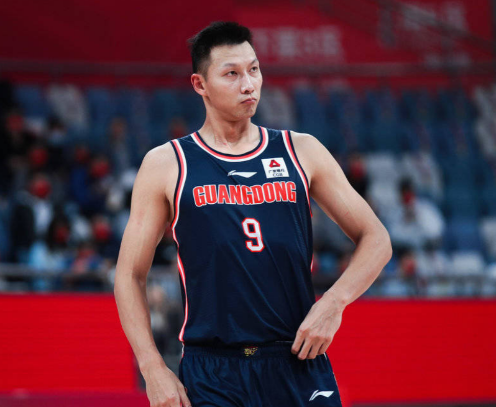易建联罕见0篮板广东大胜江苏赵率舟三分10中8空砍37分